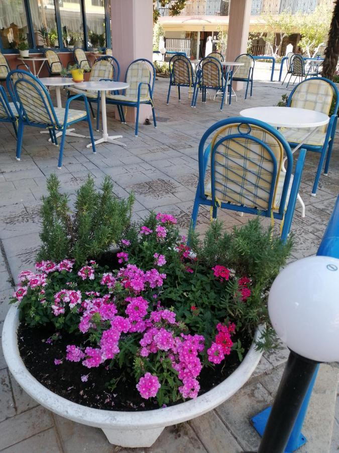 Eleni 2* Paralia Dionisiou
