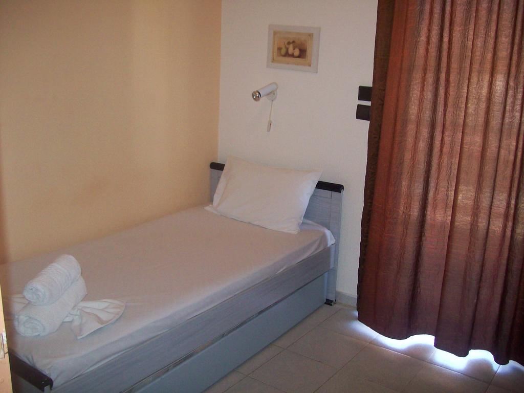 Eleni 2* Paralia Dionisiou